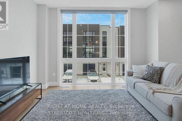 Living room - 9 - 2500 Main Street, London South, ON N6P1T5 Photo 3