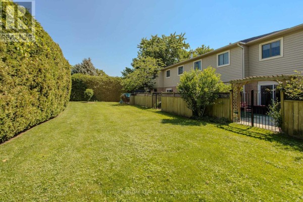 Primary Bedroom - 9 - 5411 Lakeshore Road, Burlington, ON L7L1E1 Photo 4