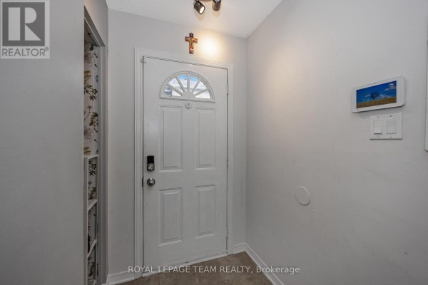 Primary Bedroom - 9 - 583 Tweedsmuir Avenue, Ottawa, ON K1Z5P4 Photo 5