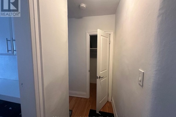 9 - 595 St Clair Avenue W, Toronto, ON M6C1A3 Photo 4