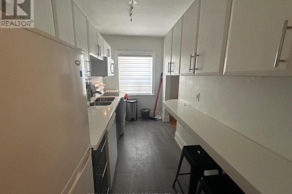 9 - 595 St Clair Avenue W, Toronto, ON M6C1A3 Photo 5