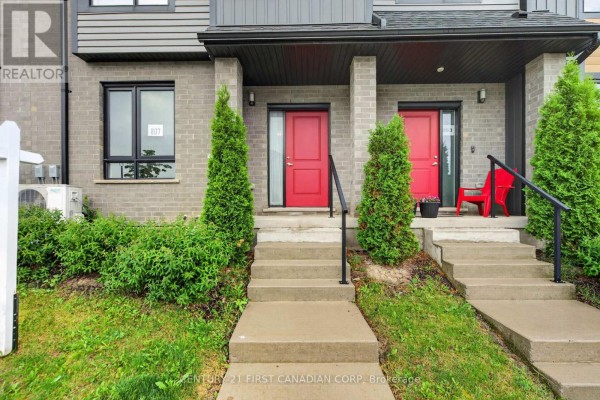 Living room - 9 - 807 Kleinburg Drive, London North, ON N5X0N6 Photo 2