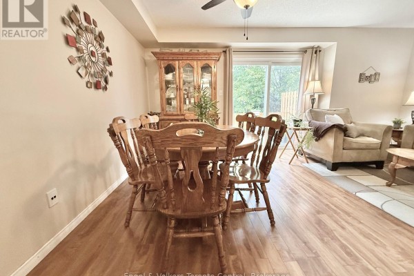 Living room - 9 - 920 Edinburgh Road S, Guelph, ON N1G5C6 Photo 4