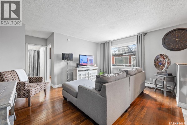 Living room - 9 2320 13th Avenue, Regina, SK S4V0V7 Photo 2
