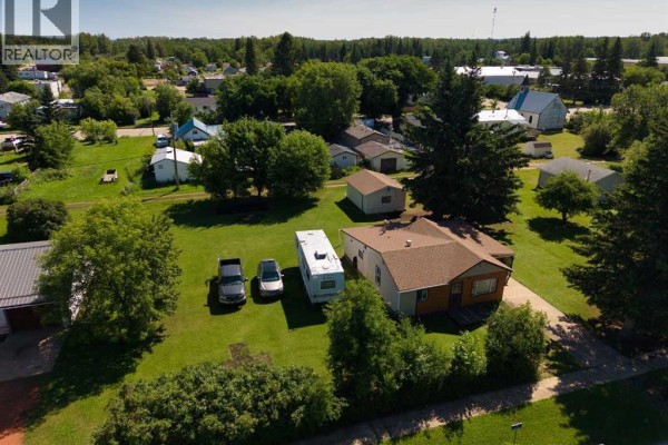 4pc Bathroom - 9 5 Street, Kinuso, AB T0G1K0 Photo 2