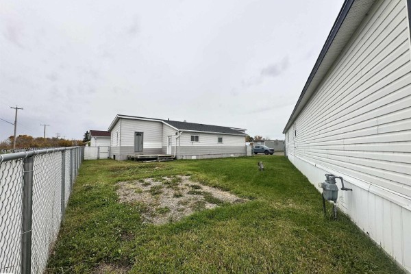 Primary Bedroom - #9 5220 44av, Calmar, AB T0C0V0 Photo 4