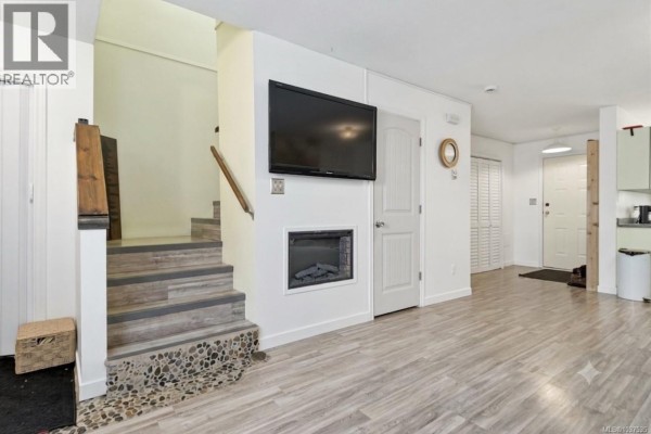 Living room - 9 555 Rockland Rd, Campbell River, BC V9W8B7 Photo 5