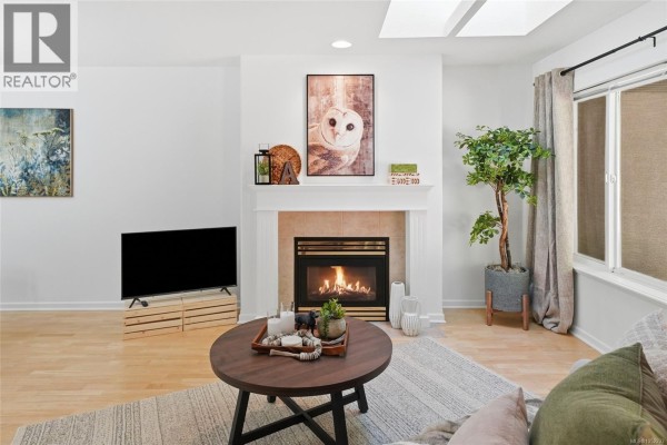 Living room - 9 850 Arbutus St, Qualicum Beach, BC V9K2M7 Photo 5