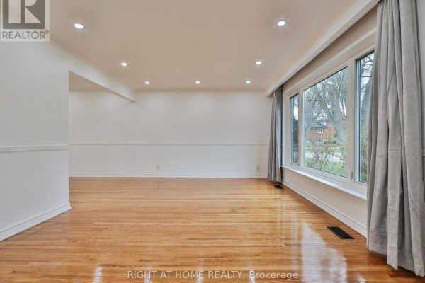 Dining room - 9 Allister Avenue, Toronto, ON M1M3K7 Photo 3