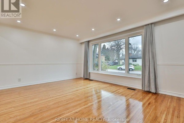 Kitchen - 9 Allister Avenue, Toronto, ON M1M3K7 Photo 4