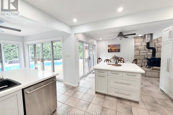 Eating area - 9 Anchor Court, East Gwillimbury, ON L9N1G1 Photo 4