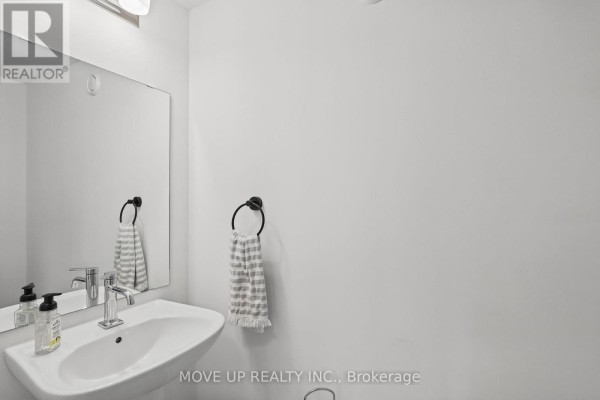 Kitchen - 9 Andrew Knowles Lane S, East Gwillimbury, ON L0G1M0 Photo 4