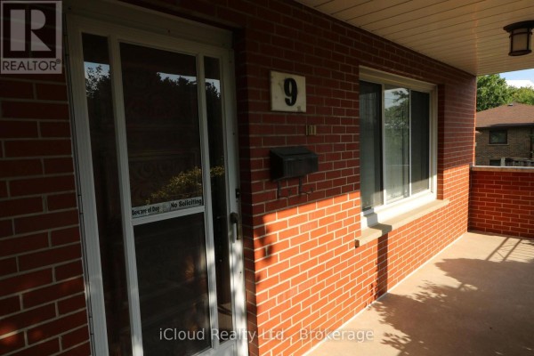 Dining room - 9 Benalto Road, Toronto, ON M6A2R7 Photo 5