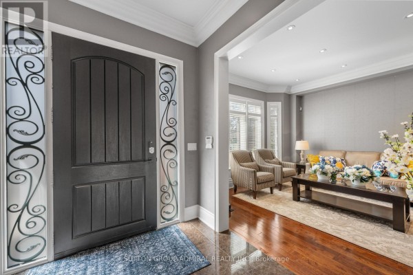 Sitting room - 9 Cheshire Drive, Toronto, ON M9B2N7 Photo 4
