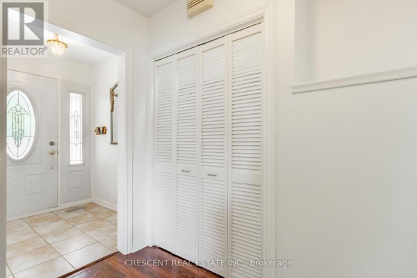 Dining room - 9 Clay Court, Toronto, ON M9A4S2 Photo 5
