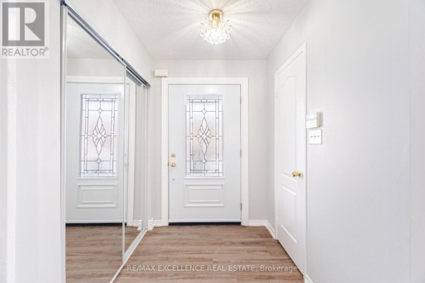 Living room - 9 Continental Road, Brampton, ON L7A2H4 Photo 5