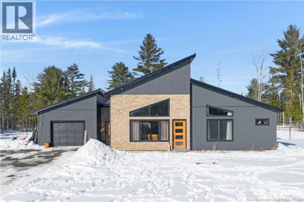 9 Crest Avenue, Heathland, NB, photo 2