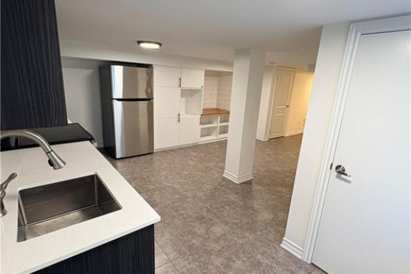 3pc Bathroom - 9 East 33rd Street Unit# Lower, Hamilton, ON L8V3S9 Photo 3