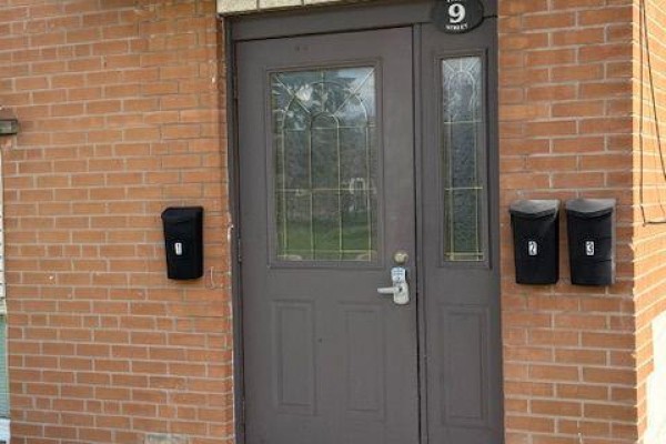 9 Ellen Street, Mississauga, ON L5M1R8 Photo 2