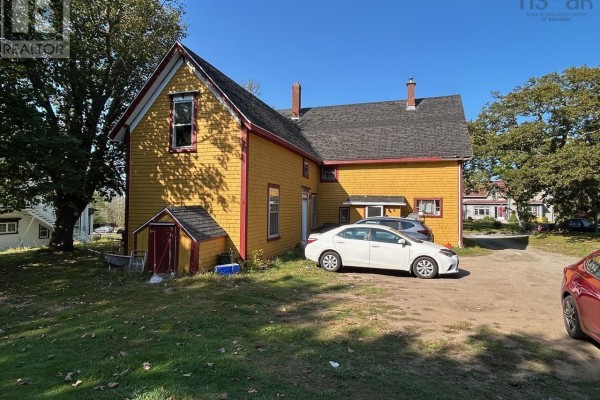 9 Elm Street, Yarmouth, NS B5A2P6 Photo 5