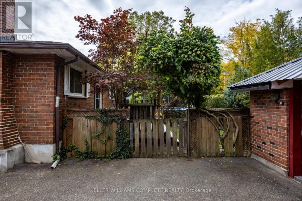 Mud room - 9 Glen Avenue, St  Catharines, ON L2S1L2 Photo 4