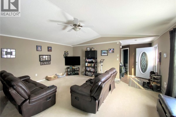 Primary Bedroom - 9 Golfview Crescent, Kindersley, SK S0L1S1 Photo 4