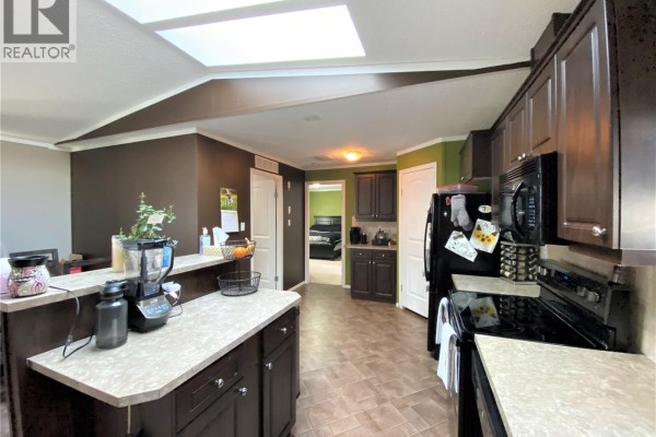 4pc Ensuite bath - 9 Golfview Crescent, Kindersley, SK S0L1S1 Photo 5