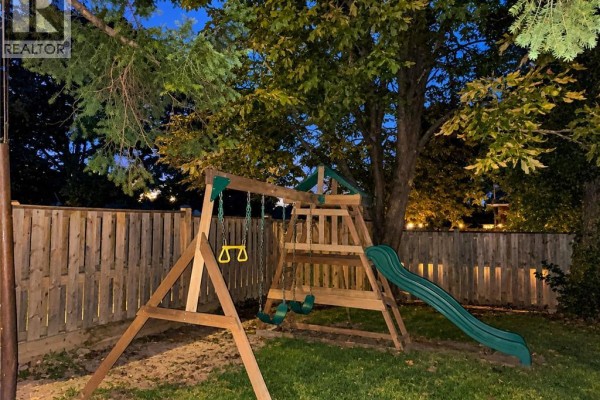 9 Grenadier Drive, Hamilton, ON, photo 2