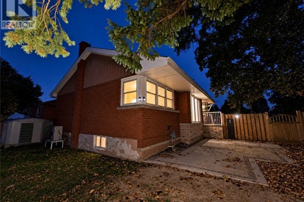 9 Grenadier Drive, Hamilton, ON, photo 3