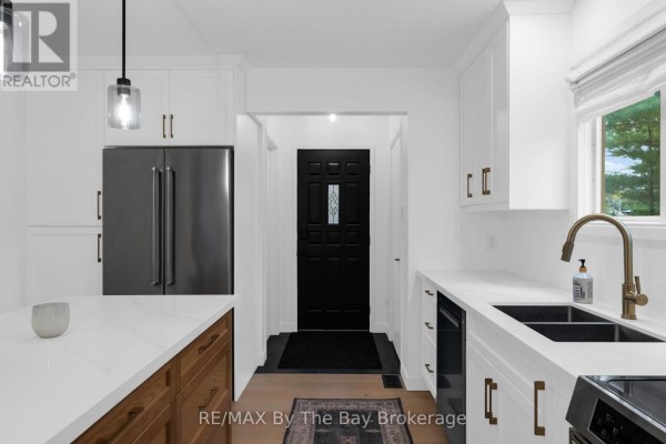 Bedroom 3 - 9 Islandview Crescent, Wasaga Beach, ON L9Z2V6 Photo 5