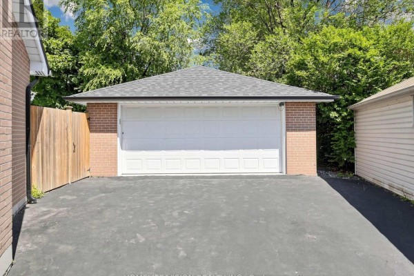 Living room - 9 Lyndfield Crescent, Brampton, ON L6W2P4 Photo 4