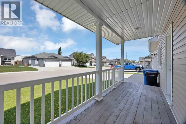 9 Mackenzie Way, Carstairs, AB, photo 3