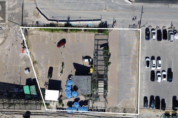9 Main Street, Wasaga Beach, ON L9Z2K3 Photo 5