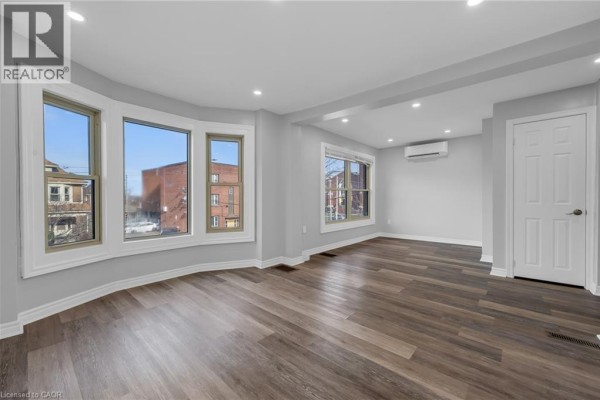 4pc Bathroom - 9 Melrose Avenue S Unit# Upper, Hamilton, ON L8M2Y4 Photo 5