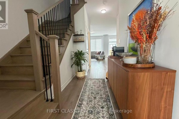 9 Milady Crescent, Barrie, ON L9J0B7 Photo 3