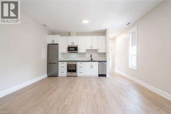 4pc Bathroom - 9 Munn Street Unit# A, Hamilton, ON L8V1J8 Photo 3