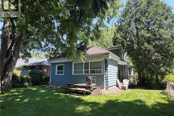 Residential for sale at 9 Norfolk Street N, Hamilton, ON - MLS® jKUbZO