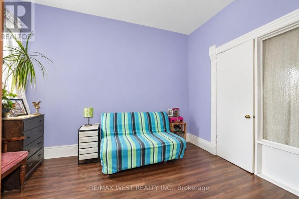 Primary Bedroom - 9 Northumberland Street, Toronto, ON M6H1P8 Photo 4
