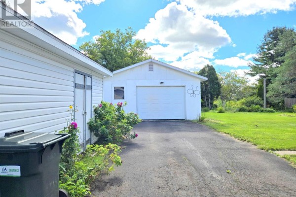 9 Patterson Street, Amherst, NS, photo 2