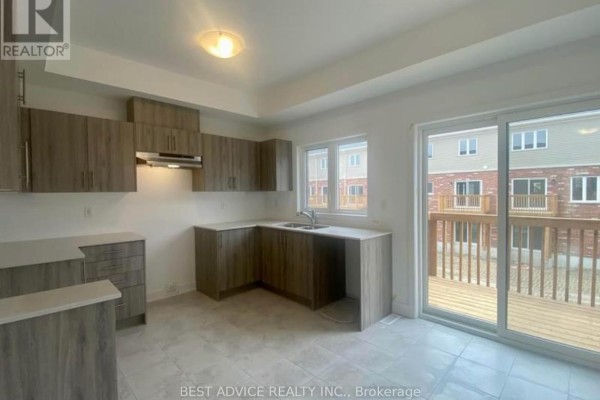 9 Pumpkin Corner Crescent, Barrie, ON, photo 3