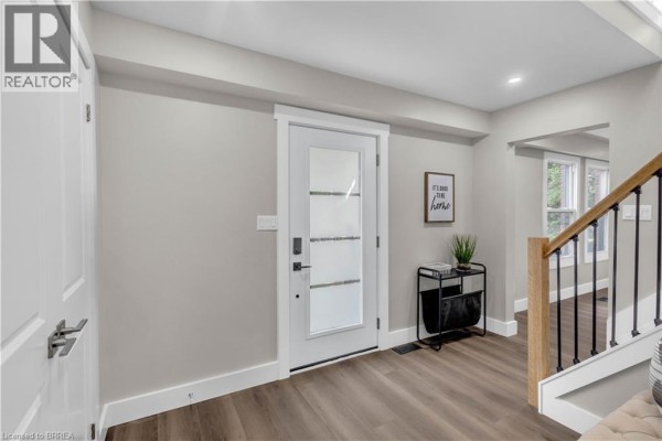 9 Rollingwood Crescent, Brantford, ON, photo 2