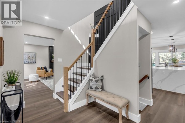 9 Rollingwood Crescent, Brantford, ON, photo 3