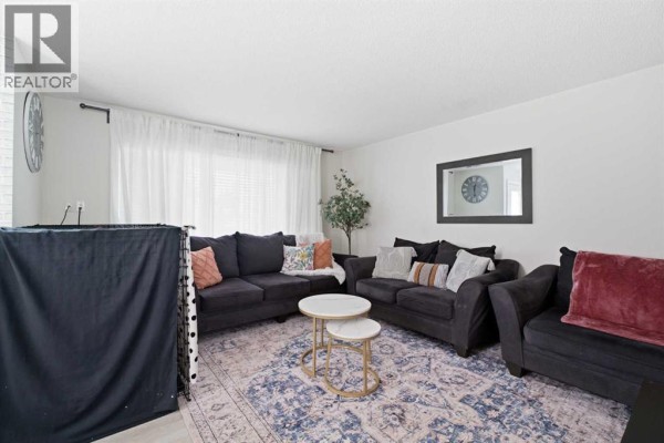 Living room - 9 Ross Place, Crossfield, AB T0M0S0 Photo 4