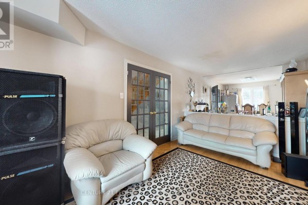 Living room - 9 Roughley Street, Bradford West Gwillimbury, ON L3Z3B2 Photo 2