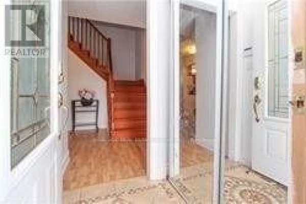 9 Salem Court, Brampton, ON L6V4J8 Photo 3