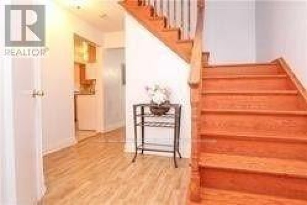 9 Salem Court, Brampton, ON L6V4J8 Photo 4