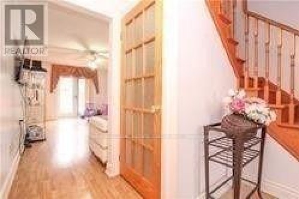 9 Salem Court, Brampton, ON L6V4J8 Photo 5