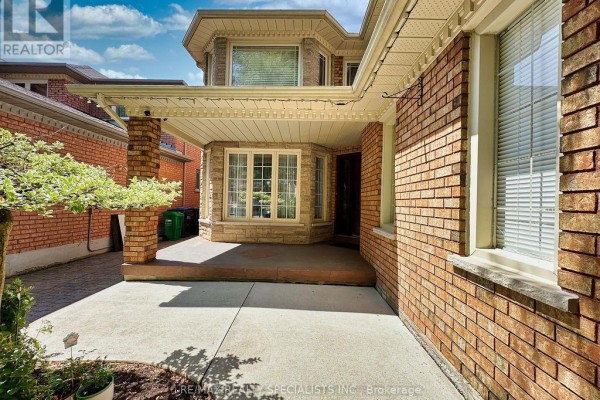 9 Siesta Court, Brampton, ON L6R1P2 Photo 3