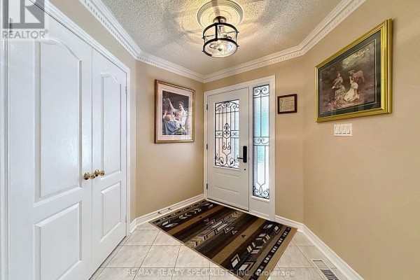 9 Siesta Court, Brampton, ON L6R1P2 Photo 4