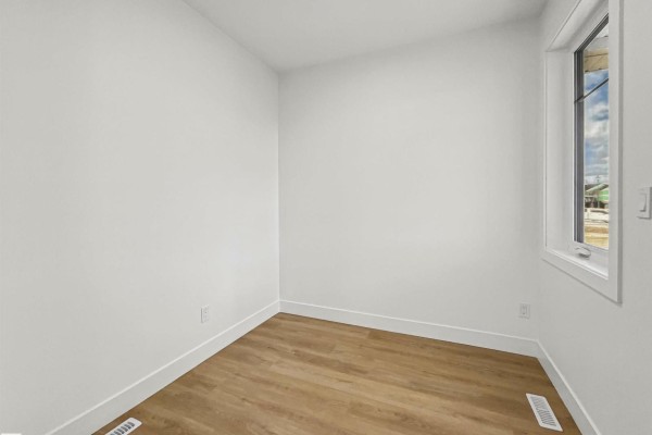 Kitchen - 9 Stetson Lo, Ardrossan, AB T8E0C1 Photo 3